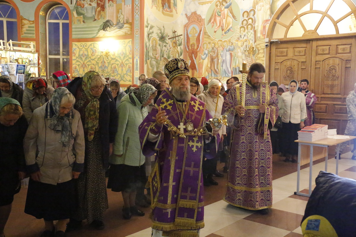 26 сентября, в канун праздника Воздвижения Честного и Животворящего Креста Господня митрополит Саранский и Мордовский совершил Всенощное Бдение